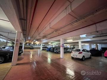 Box / Garage di 1500 m² a Brescia