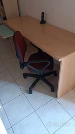 Scrivania e poltroncina