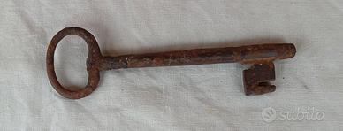 antica chiave in ferro battuto 