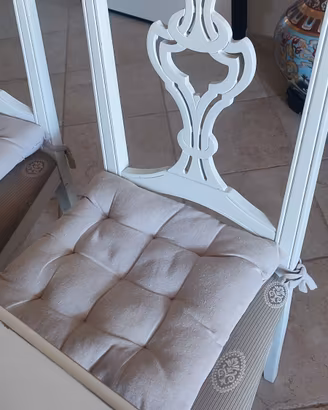 Tavolo e sedie in legno massello