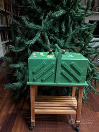 Scatola da cucito con carrello