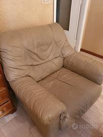 2 poltrone in eco pelle