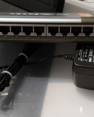 Swtch Ethernet D-Link DES-1008D 8 porte