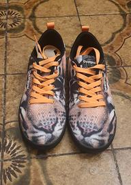 Scarpe Desigual edizione limitata tigre