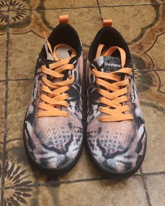 Scarpe Desigual edizione limitata tigre