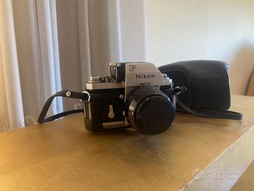 Nikon F d'epoca con mirino Photomic