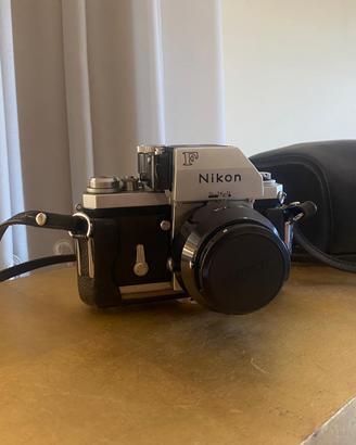 Nikon F d'epoca con mirino Photomic