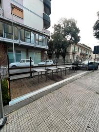 Dehor + 3 ombrelloni + 2 stufe + tavoli e sedie