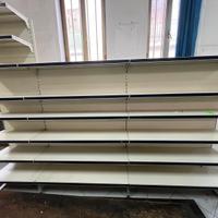 scaffale espositivo a parete