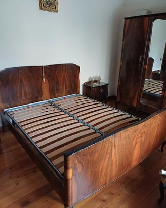 camera da letto stile antico in noce