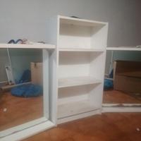 mobiletto e specchiere da bagno
