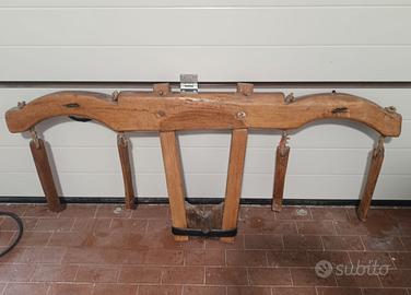 Antico giogo per buoi