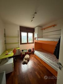 Cameretta con scrivania