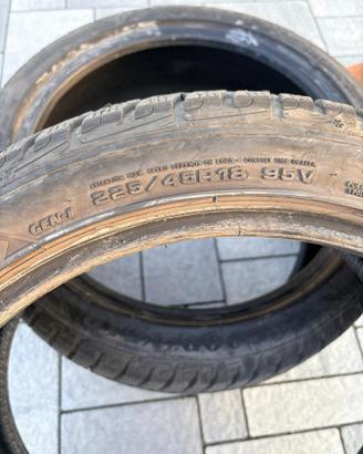 Pneumatici invernali per auto Goodyear R18