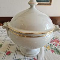 Antica zuppiera bianca