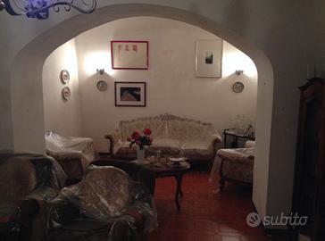 salotto vintage con divano - due poltrone …