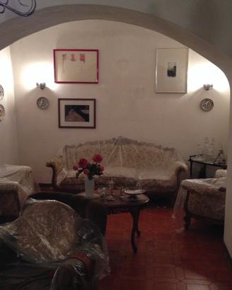 salotto vintage con divano - due poltrone …