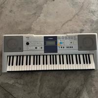 Tastiera Yamaha PSR E323