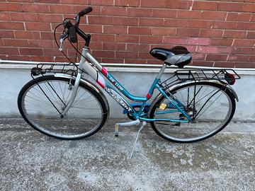 Bici donna taglia M come nuovo funziona molto bene
