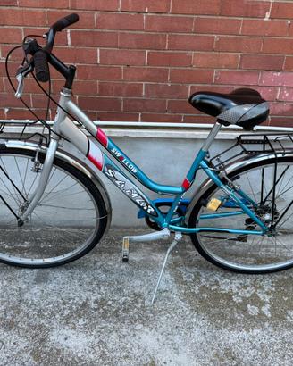 Bici donna taglia M come nuovo funziona molto bene