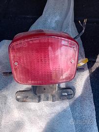 fanale posteriore  con luce porta targa 