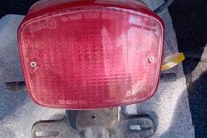 fanale posteriore  con luce porta targa 