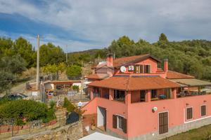 PORZIONE DI BIFAMILIARE A IMPERIA