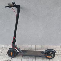 Monopattino elettrico funzionante