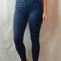 Pantaloni eleganti a sigaretta blu Stradivarius