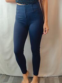 Pantaloni eleganti a sigaretta blu Stradivarius