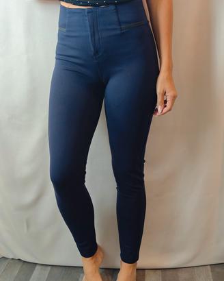 Pantaloni eleganti a sigaretta blu Stradivarius