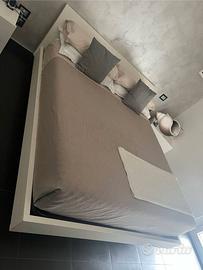 Letto matrimoniale bianco