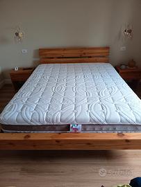 letto e comodini in legno massello naturale