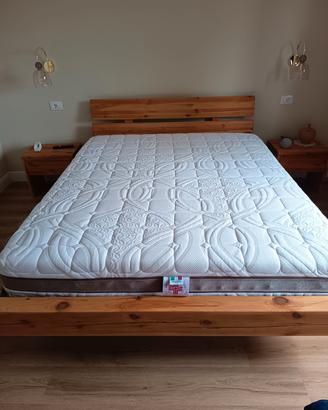 letto e comodini in legno massello naturale