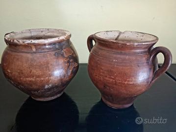 Coppia di antichi vasi in terracotta