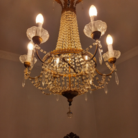 Antico lampadario a mongolfiera