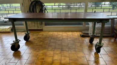 Banco da lavoro su ruote