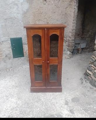 mobile vetrina arte povera 