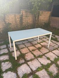 Tavolo con piano in vetro