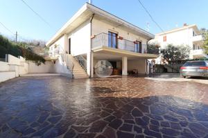 VILLA SINGOLA A SILVI