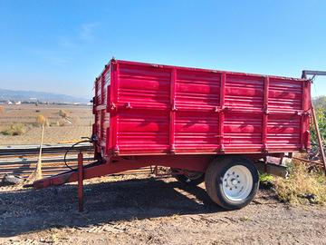 Rimorchio agricolo trilaterale