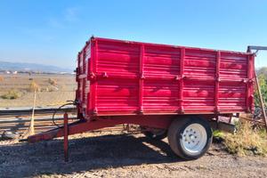 Rimorchio agricolo trilaterale