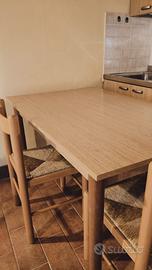 Tavolo con sedie per cucina