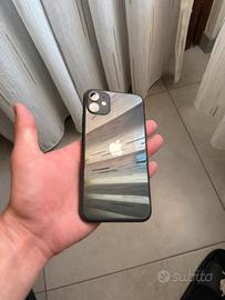 Iphone 11 - BLOCCATO - Solo uso ricambi componenti