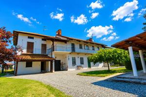 Villa di 320 m² con più di 5 locali e box auto dop