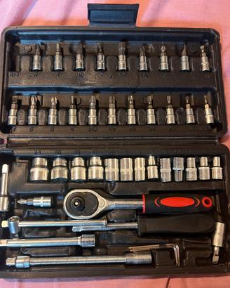 Set universale di chiavi a bussola