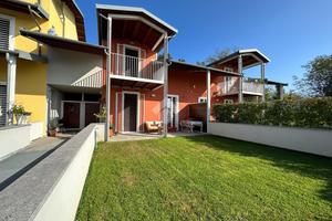 VILLA A SCHIERA A GIAVENO