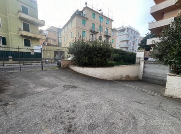 Ampio locale cat. D/7 Roma Aurelio