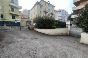 Ampio locale cat. D/7 Roma Aurelio