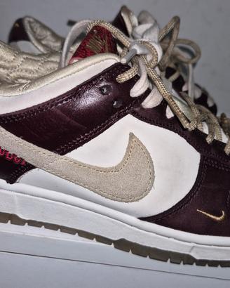 scarpe sono le Nike Dunk Low LX Year